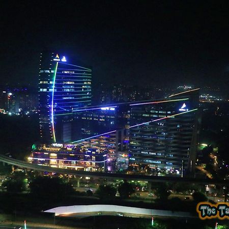 Top Luxury & Couple Friendly Stay Gp By Taj Suites & Studios #New Year Party & Stay โนอิดา ภายนอก รูปภาพ