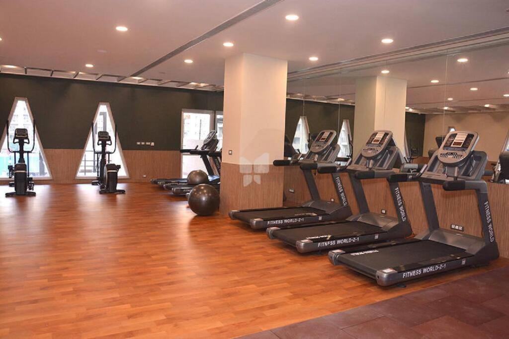 Top Luxury & Couple Friendly Stay Gp By Taj Suites & Studios #New Year Party & Stay โนอิดา ภายนอก รูปภาพ