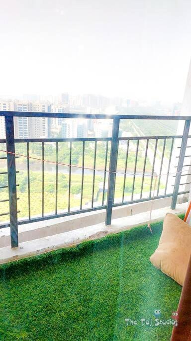 Top Luxury & Couple Friendly Stay Gp By Taj Suites & Studios #New Year Party & Stay โนอิดา ภายนอก รูปภาพ