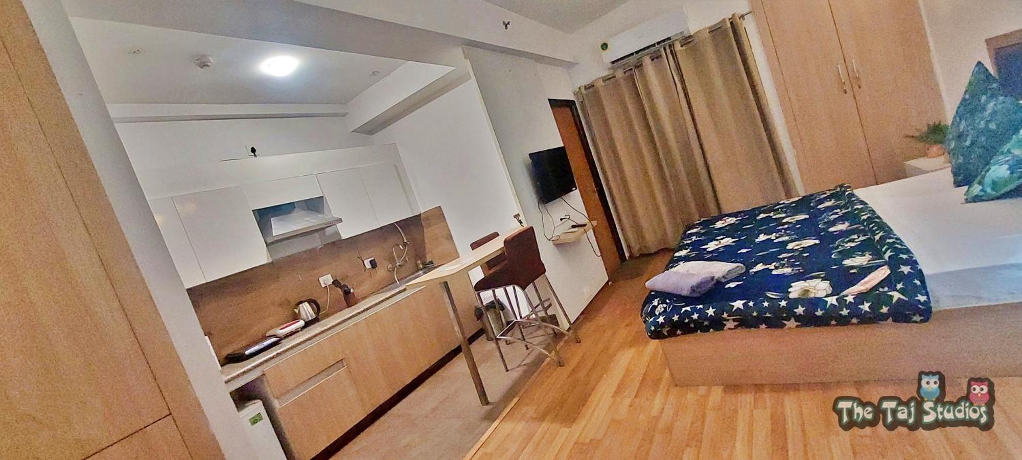 Top Luxury & Couple Friendly Stay Gp By Taj Suites & Studios #New Year Party & Stay โนอิดา ภายนอก รูปภาพ