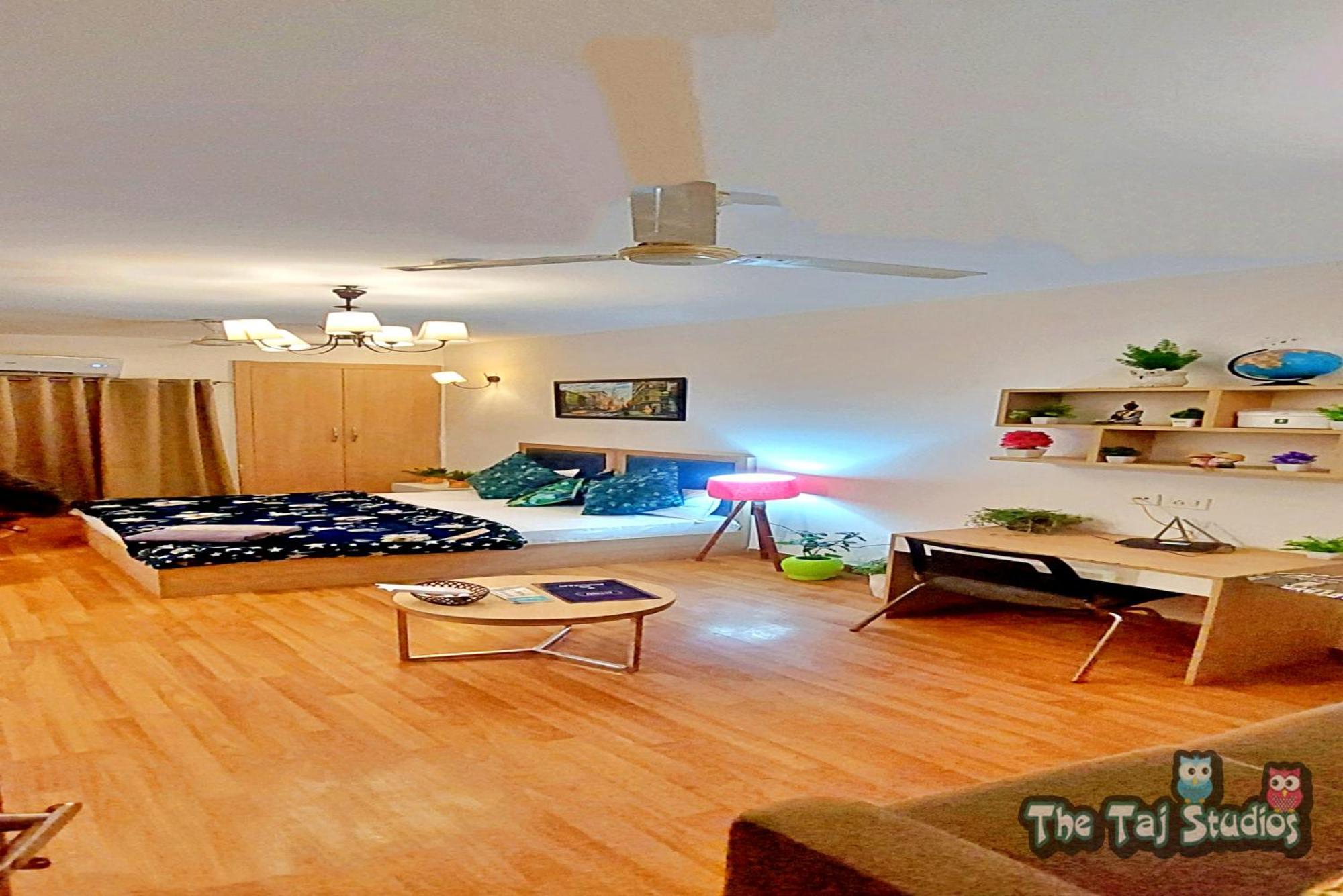 Top Luxury & Couple Friendly Stay Gp By Taj Suites & Studios #New Year Party & Stay โนอิดา ภายนอก รูปภาพ